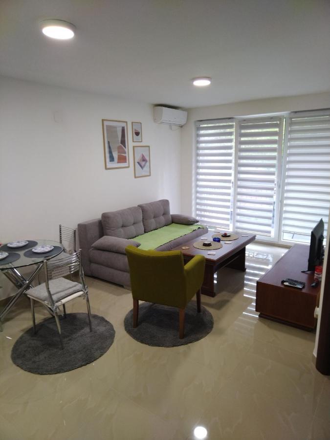 Apartman N Srebrno jezero Ostrovo Exteriér fotografie